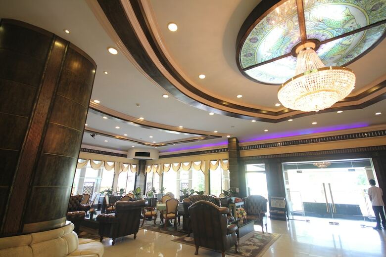 Ruean Phae Royal Park Hotel