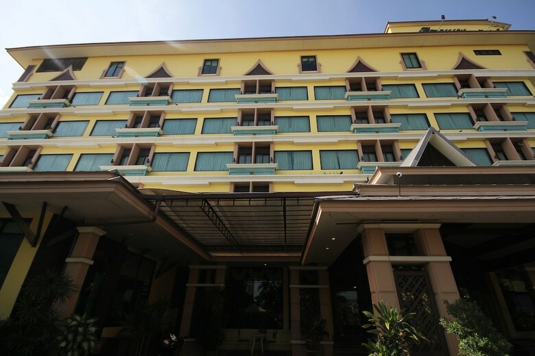 Ruean Phae Royal Park Hotel