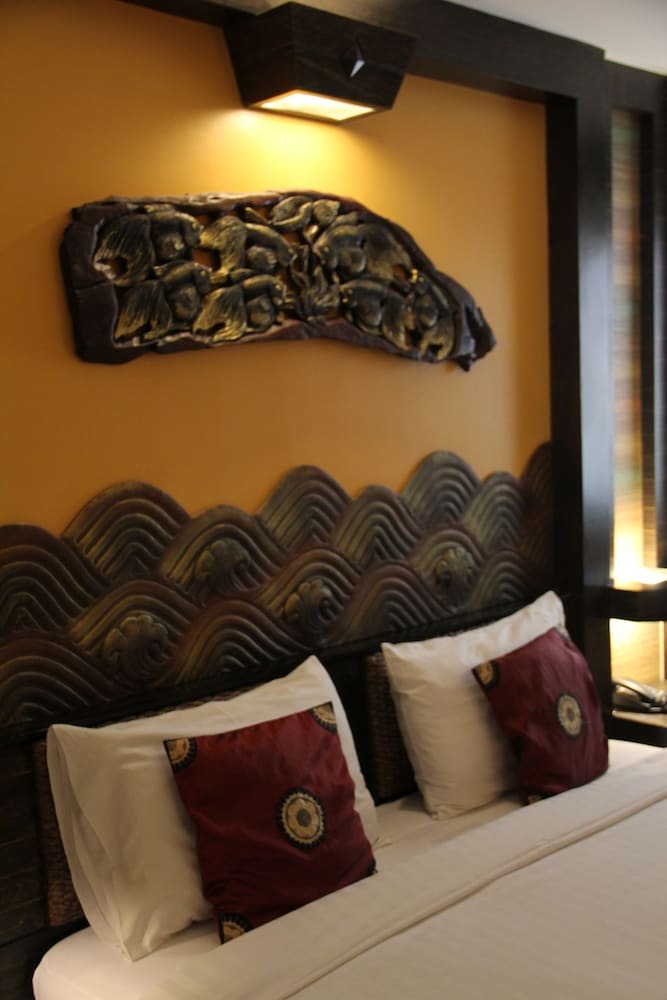 Ruean Phae Royal Park Hotel