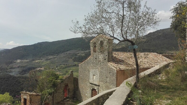 Guesthouse Runcini Dormire In Un Borgo Medievale