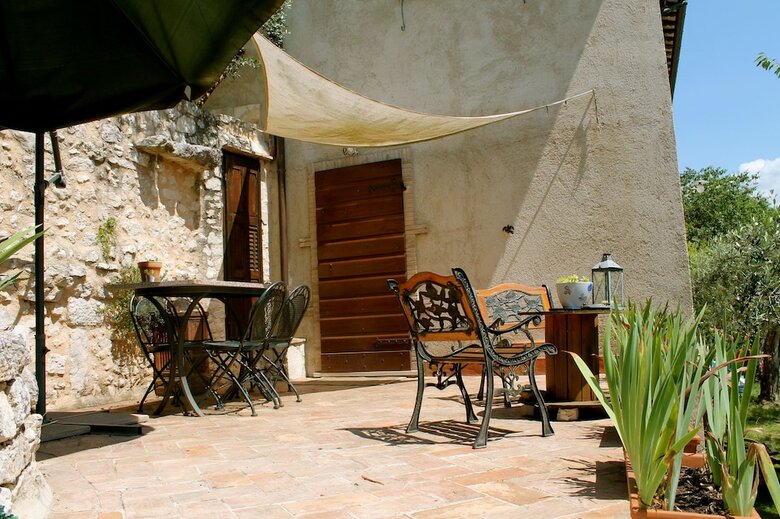 Guesthouse Runcini Dormire In Un Borgo Medievale