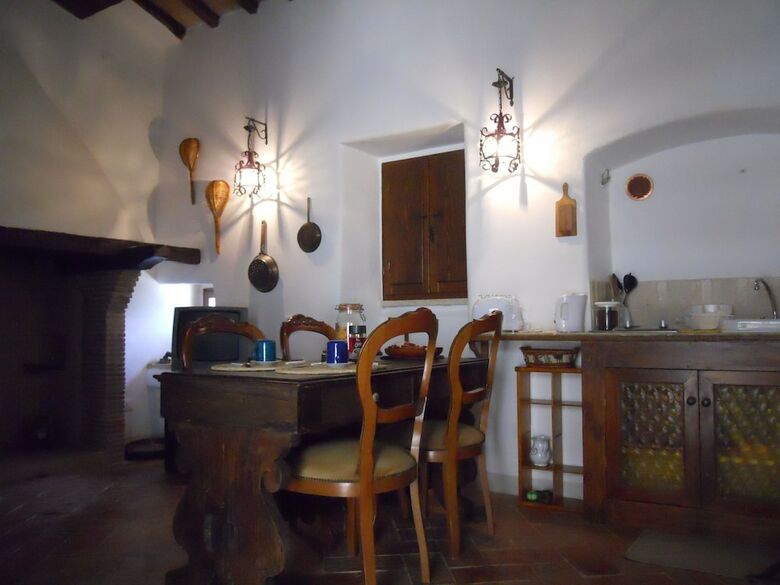 Guesthouse Runcini Dormire In Un Borgo Medievale