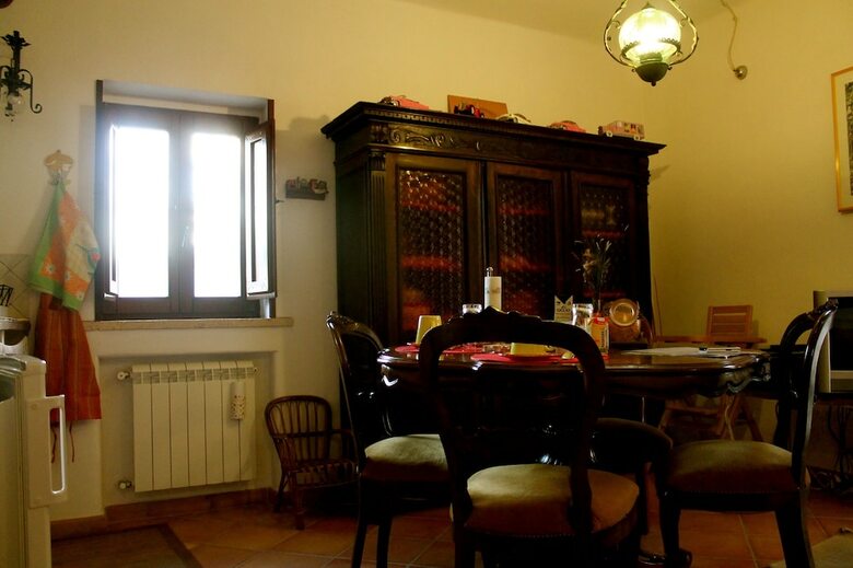 Guesthouse Runcini Dormire In Un Borgo Medievale