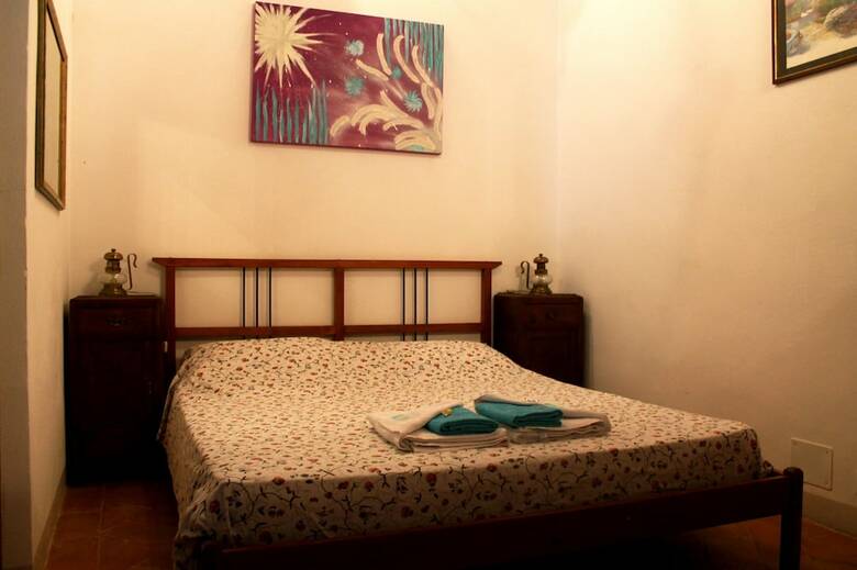 Guesthouse Runcini Dormire In Un Borgo Medievale