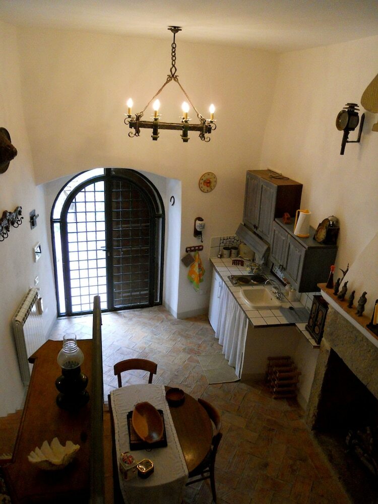 Guesthouse Runcini Dormire In Un Borgo Medievale