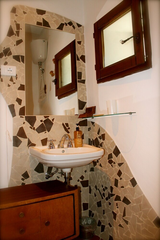 Guesthouse Runcini Dormire In Un Borgo Medievale