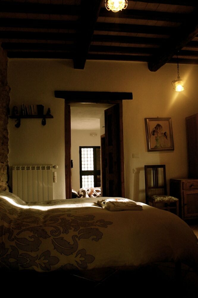 Guesthouse Runcini Dormire In Un Borgo Medievale