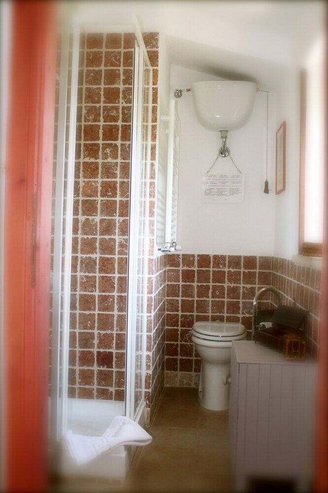 Guesthouse Runcini Dormire In Un Borgo Medievale