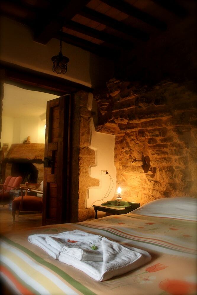 Guesthouse Runcini Dormire In Un Borgo Medievale