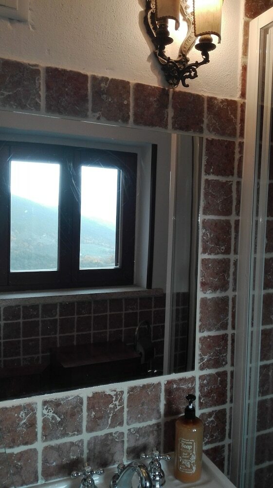 Guesthouse Runcini Dormire In Un Borgo Medievale