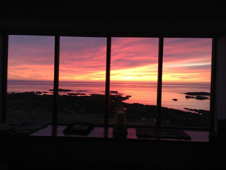 Pew With A View - Pet Friendly Seafront Cottage, Secure Shorefront Garden