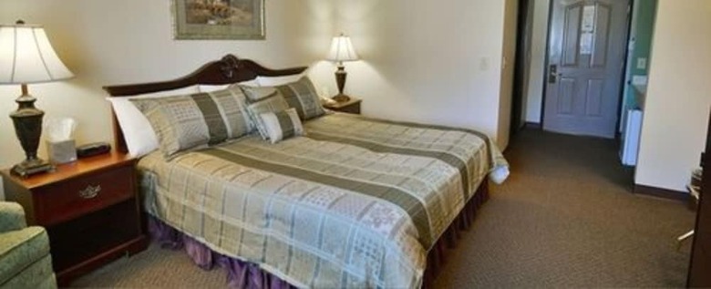 Hotel Hearthstone Inn & Suites