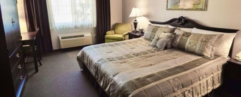 Hotel Hearthstone Inn & Suites