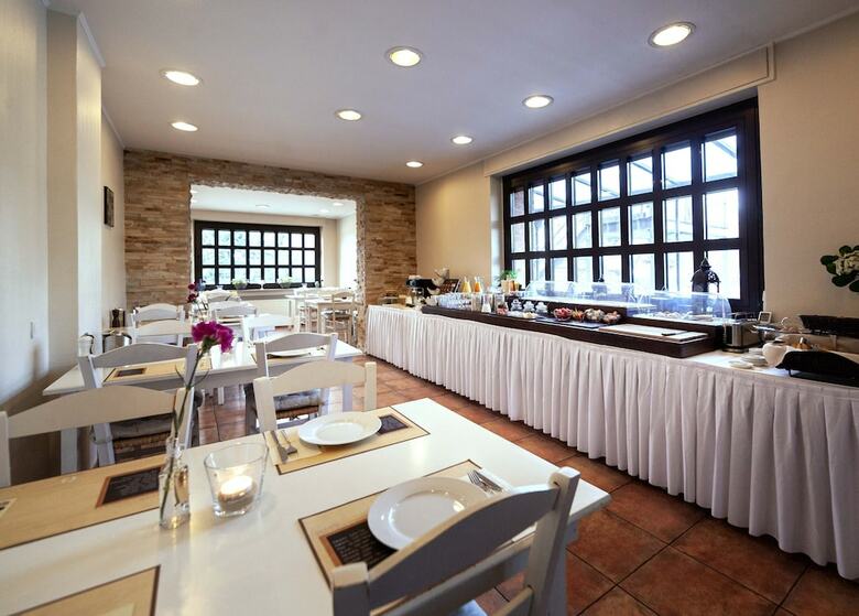 Hotel Omega