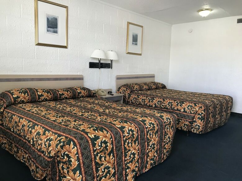 Superlodge Motel