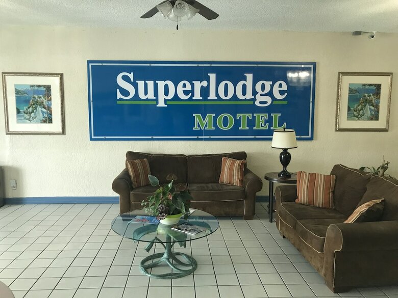 Superlodge Motel