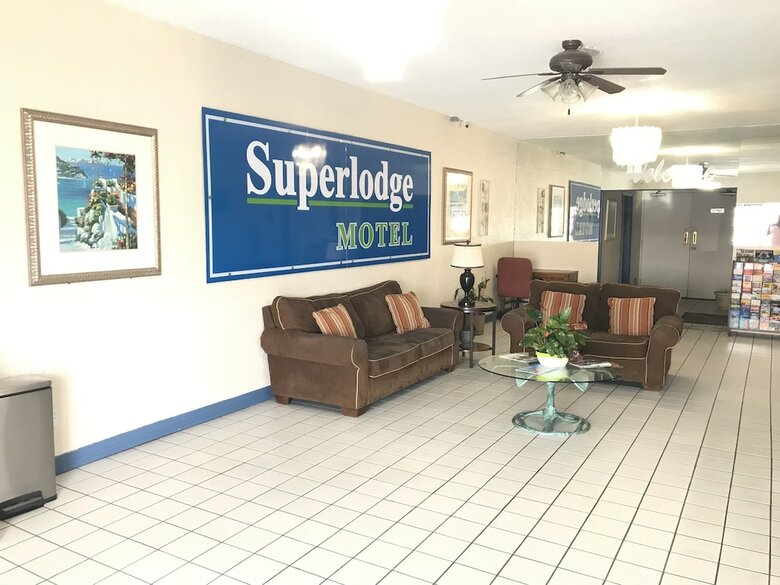 Superlodge Motel