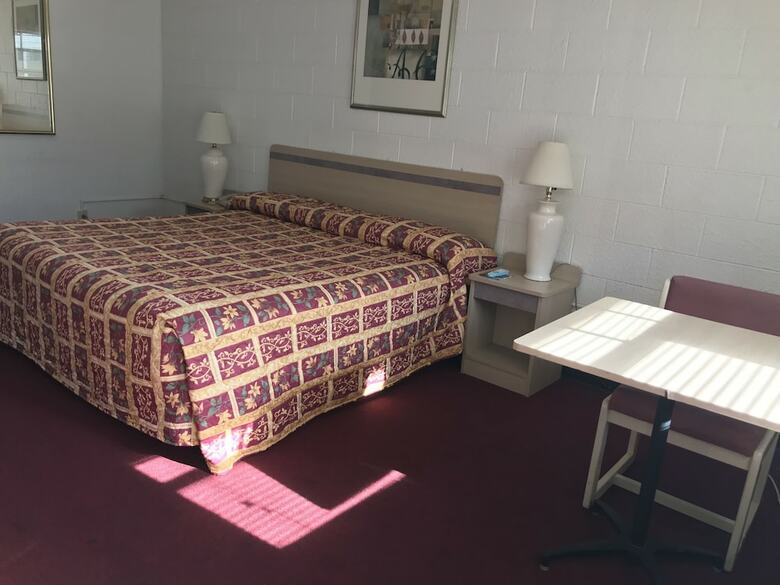 Superlodge Motel
