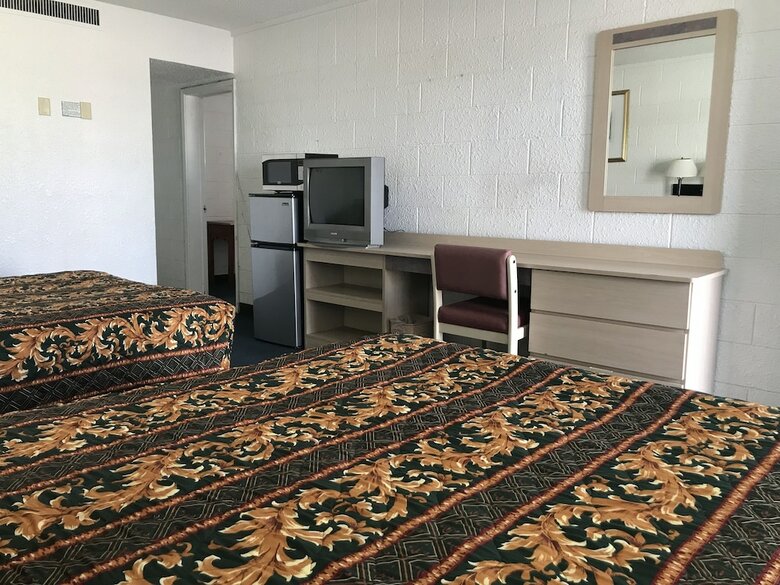 Superlodge Motel