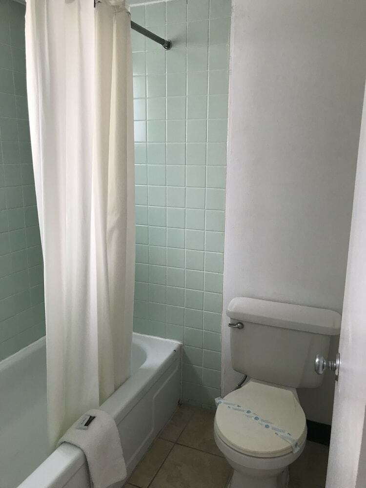 Superlodge Motel