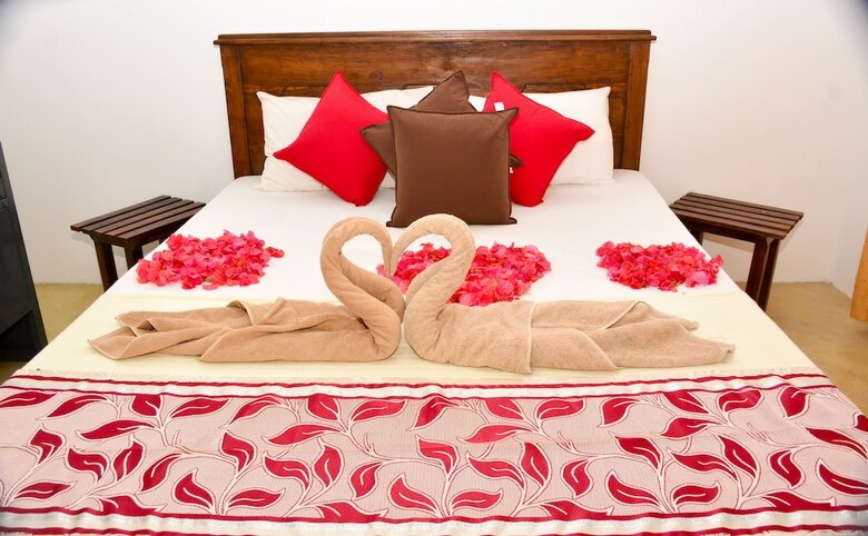 Hotel Negombo Village