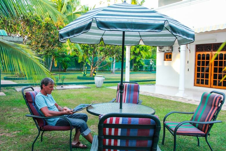 Hotel Negombo Village