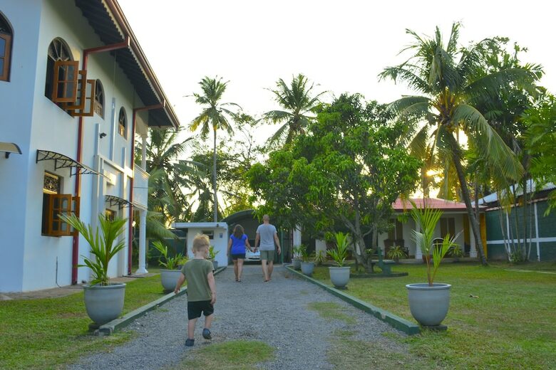 Hotel Negombo Village