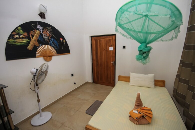 Hotel Negombo Village