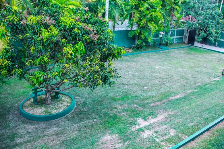 Hotel Negombo Village