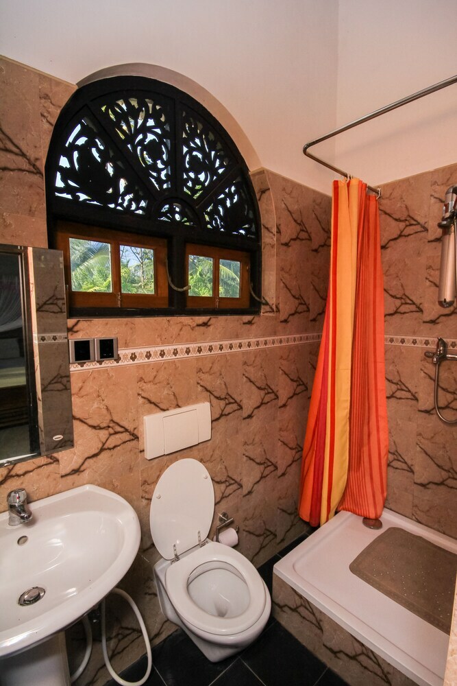 Hotel Negombo Village