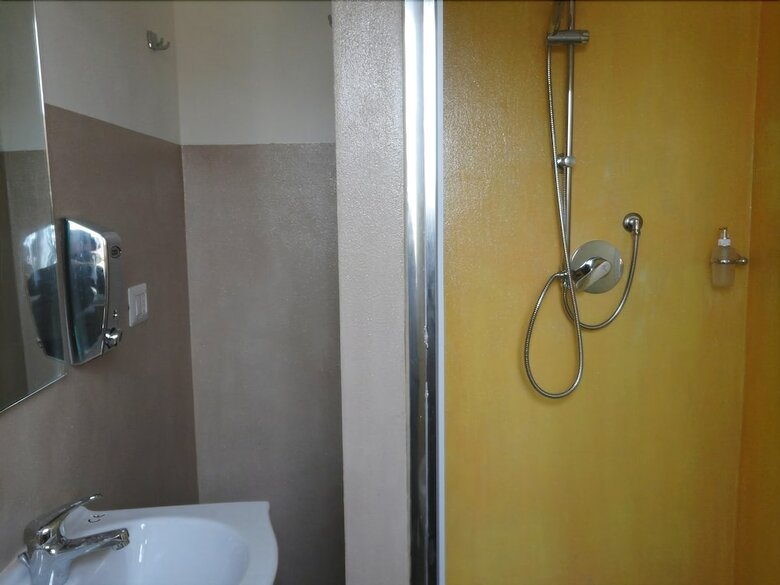 Hostal Pavia Ostello