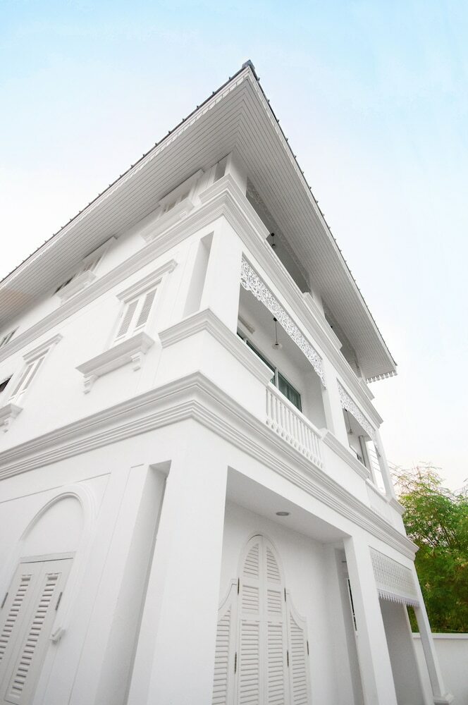 Hotel Dharasom Colonial House