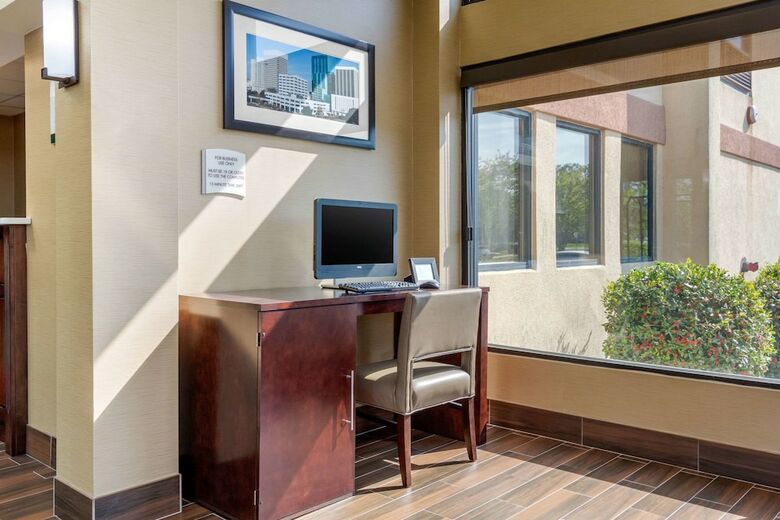 Hotel Quality Inn & Suites Olde Town