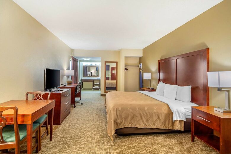 Hotel Quality Inn & Suites Olde Town