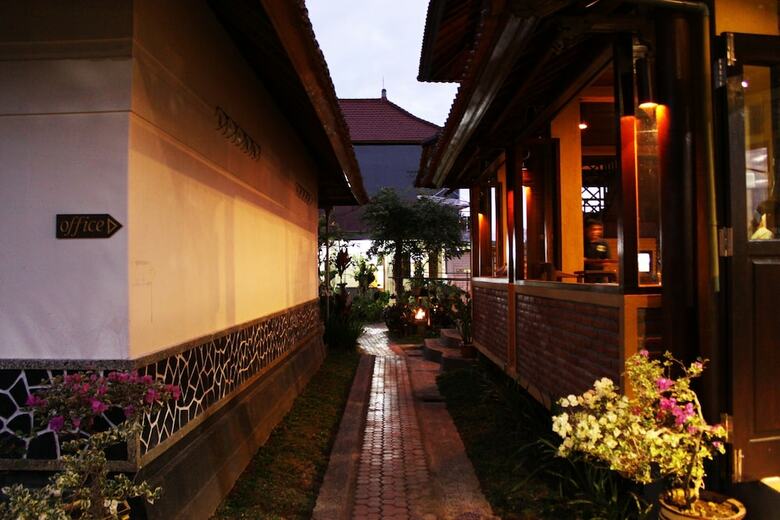 Hotel Guru Ratna Homestay