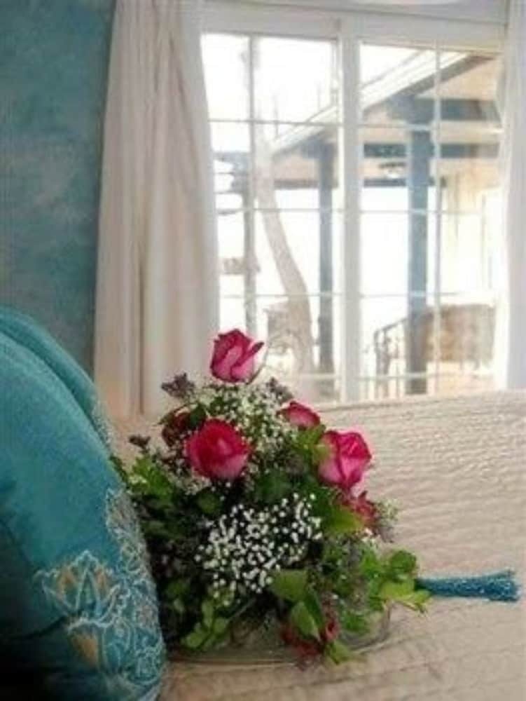 The Lakehouse Bed & Breakfast