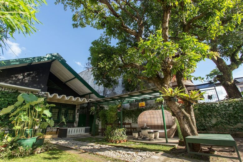 Hotel Mango Tree Dipudjo Homestay