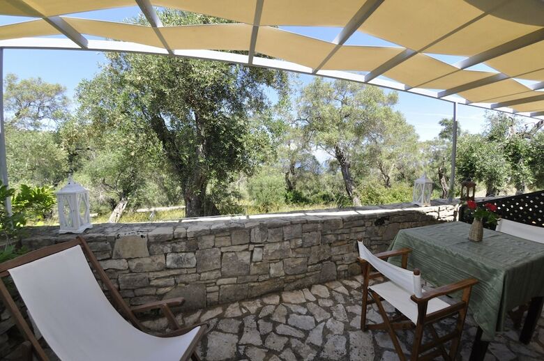 Adamantia Hotel