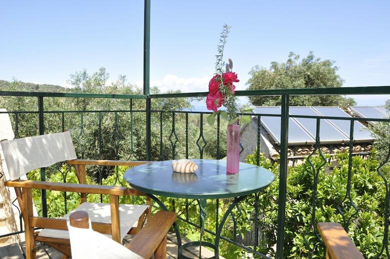 Adamantia Hotel