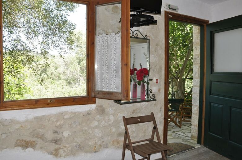 Adamantia Hotel