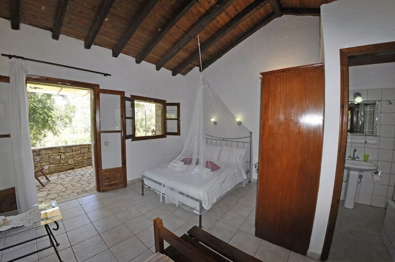 Adamantia Hotel