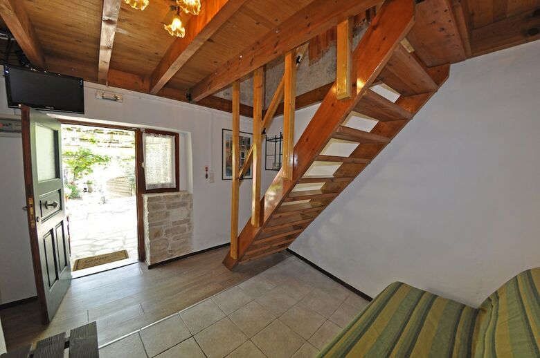 Adamantia Hotel