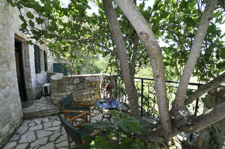 Adamantia Hotel