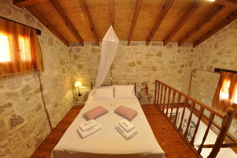 Adamantia Hotel