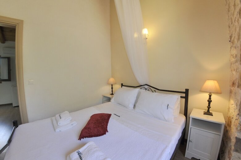 Adamantia Hotel