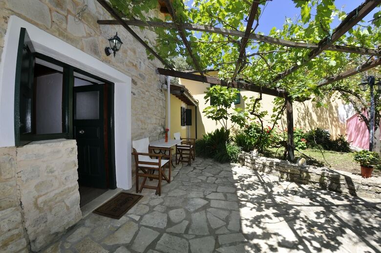 Adamantia Hotel