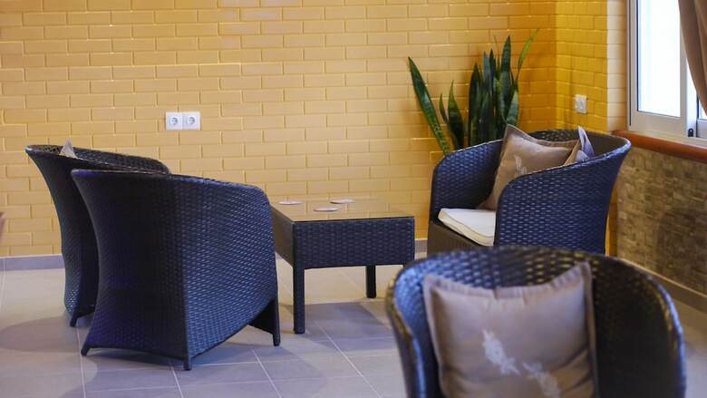 Apartamentos Tria Adelphia