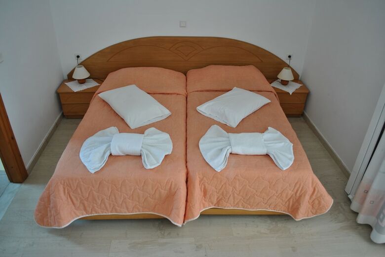 Apartamentos Tria Adelphia
