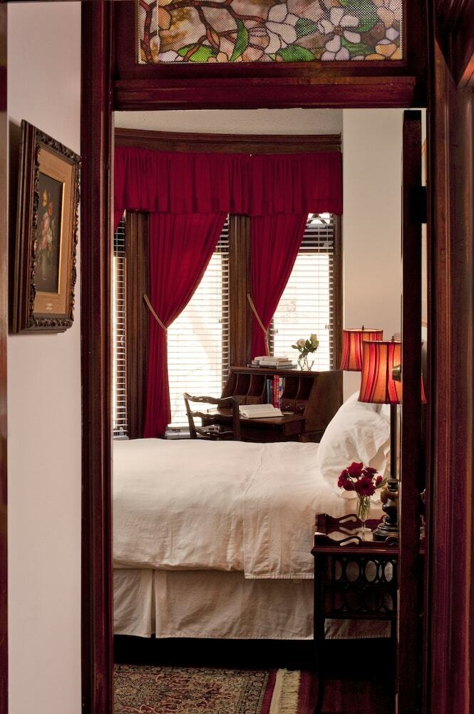 Bed & Breakfast American Guest House