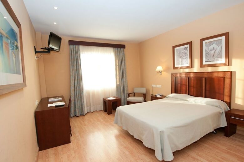 Hotel Santiago de Le�n